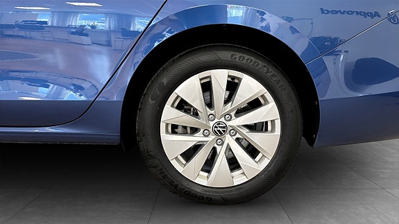 Volkswagen Passat 7 of 13