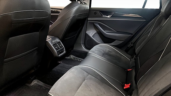 Volkswagen Passat 11 of 13