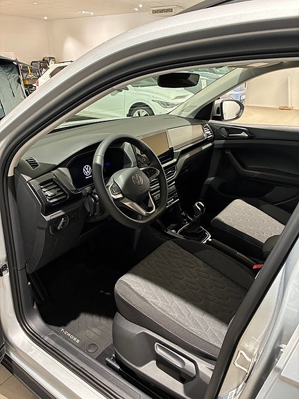 Volkswagen T-Cross 3 of 4