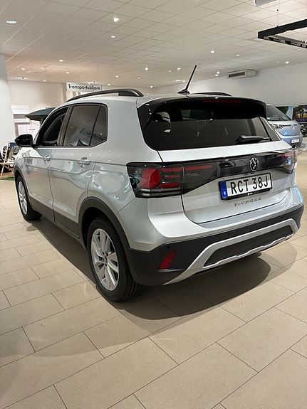 Volkswagen T-Cross 2 of 4