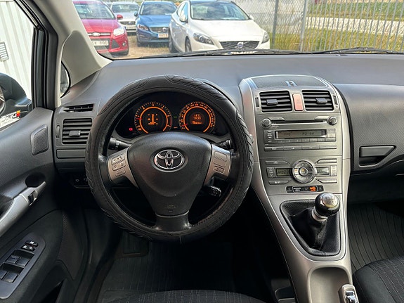 Toyota Auris 10 of 18