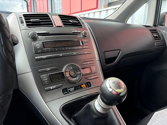Toyota Auris 14 of 18