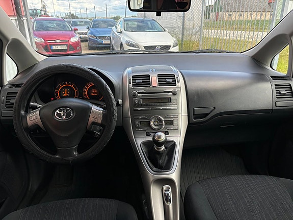 Toyota Auris 9 of 18
