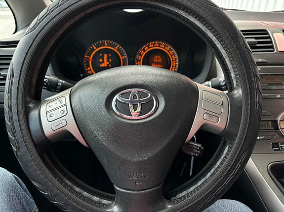Toyota Auris 12 of 18