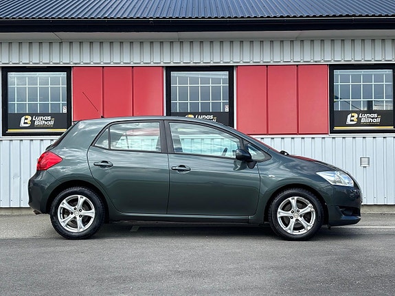 Toyota Auris 6 of 18