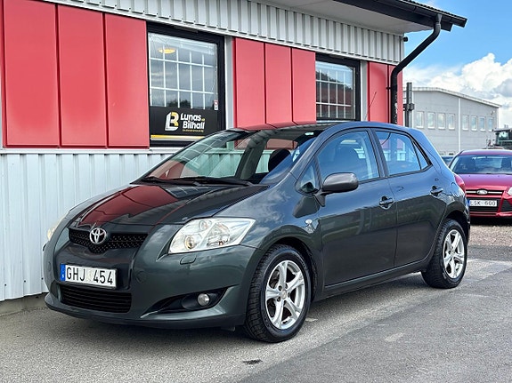 Toyota Auris 2 of 18