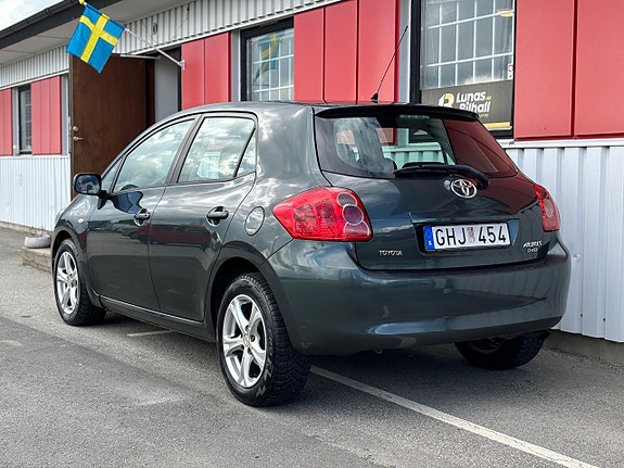Toyota Auris 4 of 18