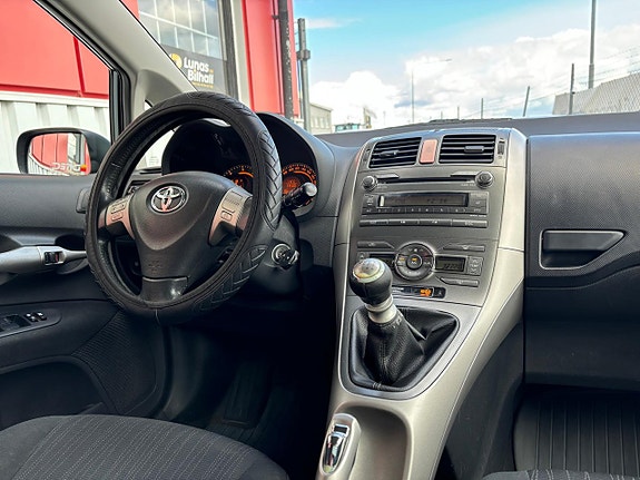 Toyota Auris 11 of 18