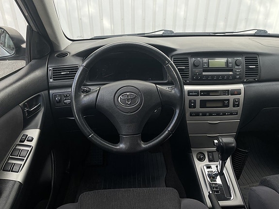 Toyota Corolla 8 of 16