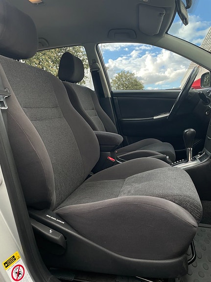 Toyota Corolla 11 of 16