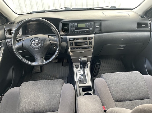 Toyota Corolla 9 of 16