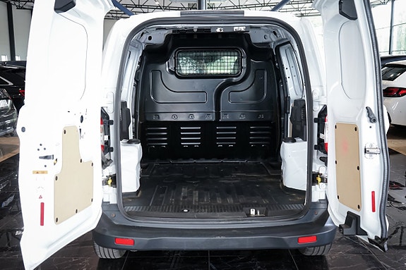 Ford Transit Courier 4 of 5