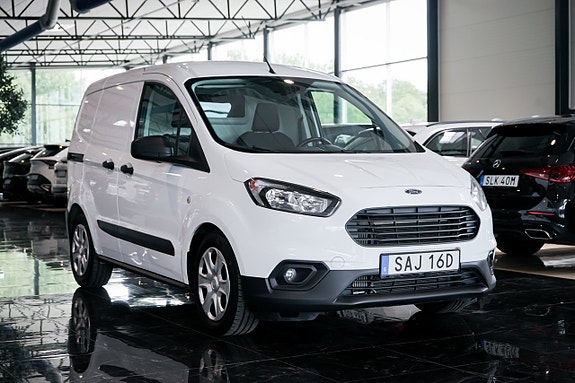 Ford Transit Courier 2 of 5