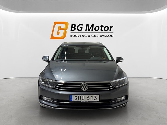 Volkswagen Passat 2 of 5