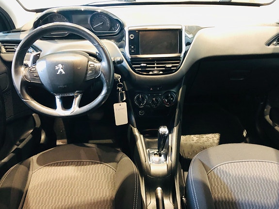 Peugeot 208 8 of 9