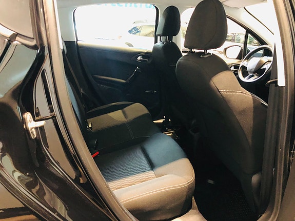 Peugeot 208 6 of 9