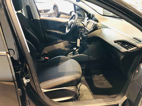 Peugeot 208 5 of 5