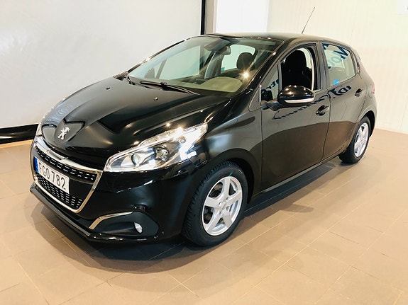 Peugeot 208 2 of 5