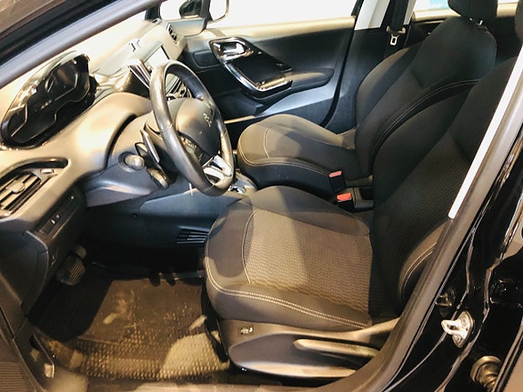 Peugeot 208 7 of 9