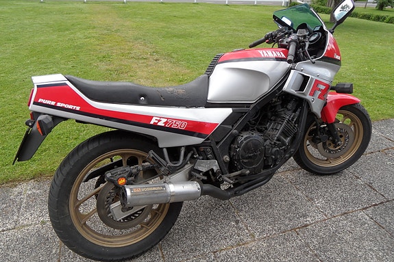 Yamaha FZ750 4 of 5