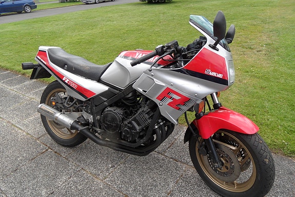 Yamaha FZ750 5 of 5