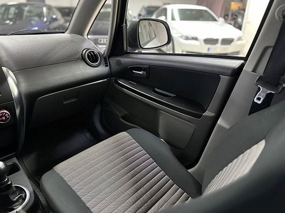 Suzuki SX4 15 of 17