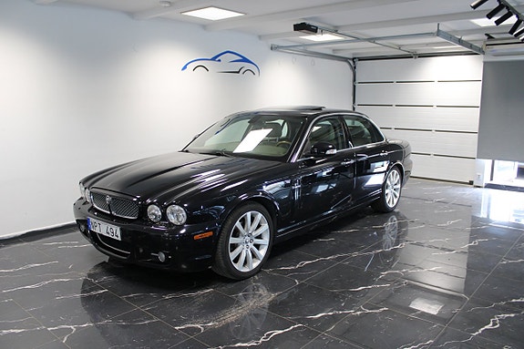 Jaguar XJ 2 of 17