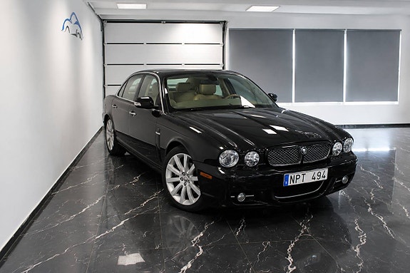 Jaguar XJ 3 of 17