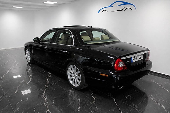 Jaguar XJ 5 of 17