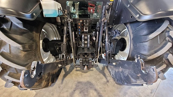 Valtra N111E / Lastare 11 of 12