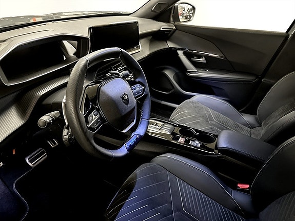 Peugeot 2008 4 of 5