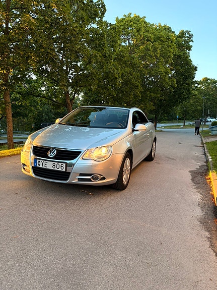 Volkswagen Eos 2 of 5