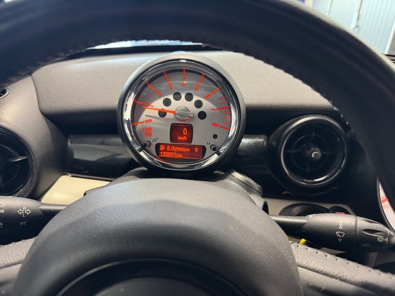 MINI Coupé Cooper S 13 of 17