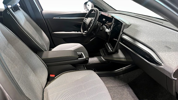 Renault Scenic E-Tech 3 of 5
