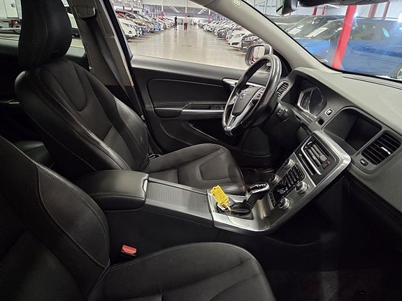 Volvo V60 4 of 10