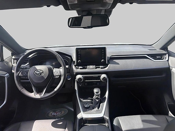Toyota RAV4 9 of 18