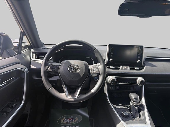 Toyota RAV4 10 of 18