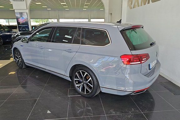 Volkswagen Passat 3 of 5