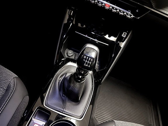 Peugeot 2008 10 of 15