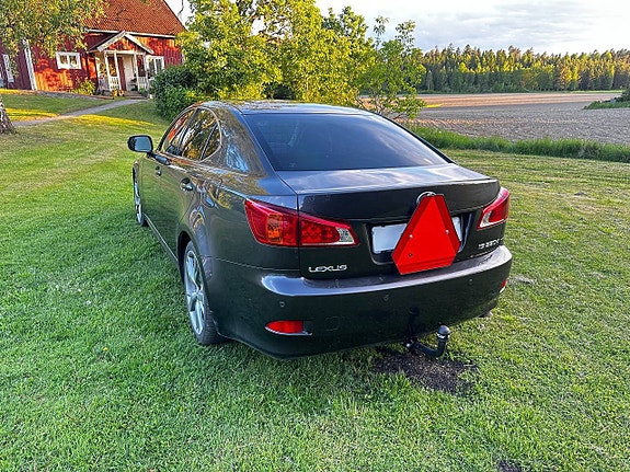 Lexus IS220d 5 of 9