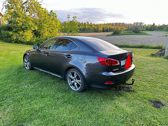 Lexus IS220d 4 of 9