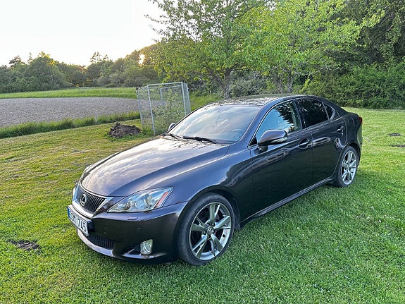 Lexus IS220d 3 of 9
