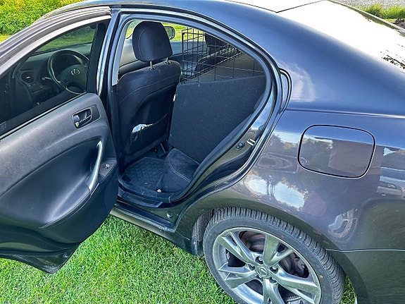Lexus IS220d 8 of 9