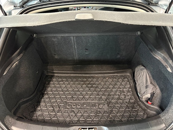Volvo V40 Cross Country 22 of 22