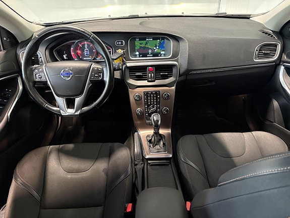 Volvo V40 Cross Country 10 of 22