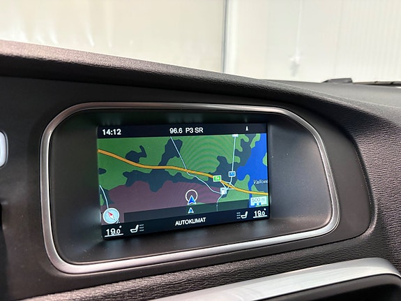 Volvo V40 Cross Country 14 of 22