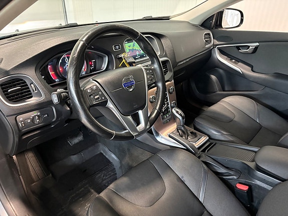 Volvo V40 Cross Country 7 of 22