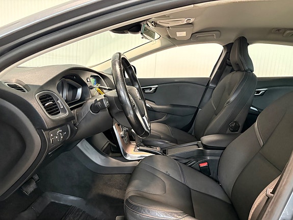 Volvo V40 Cross Country 8 of 22