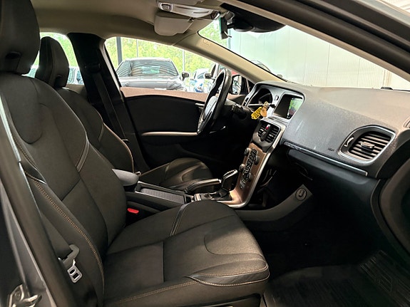 Volvo V40 Cross Country 12 of 22