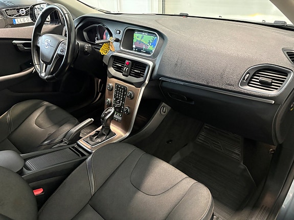 Volvo V40 Cross Country 11 of 22